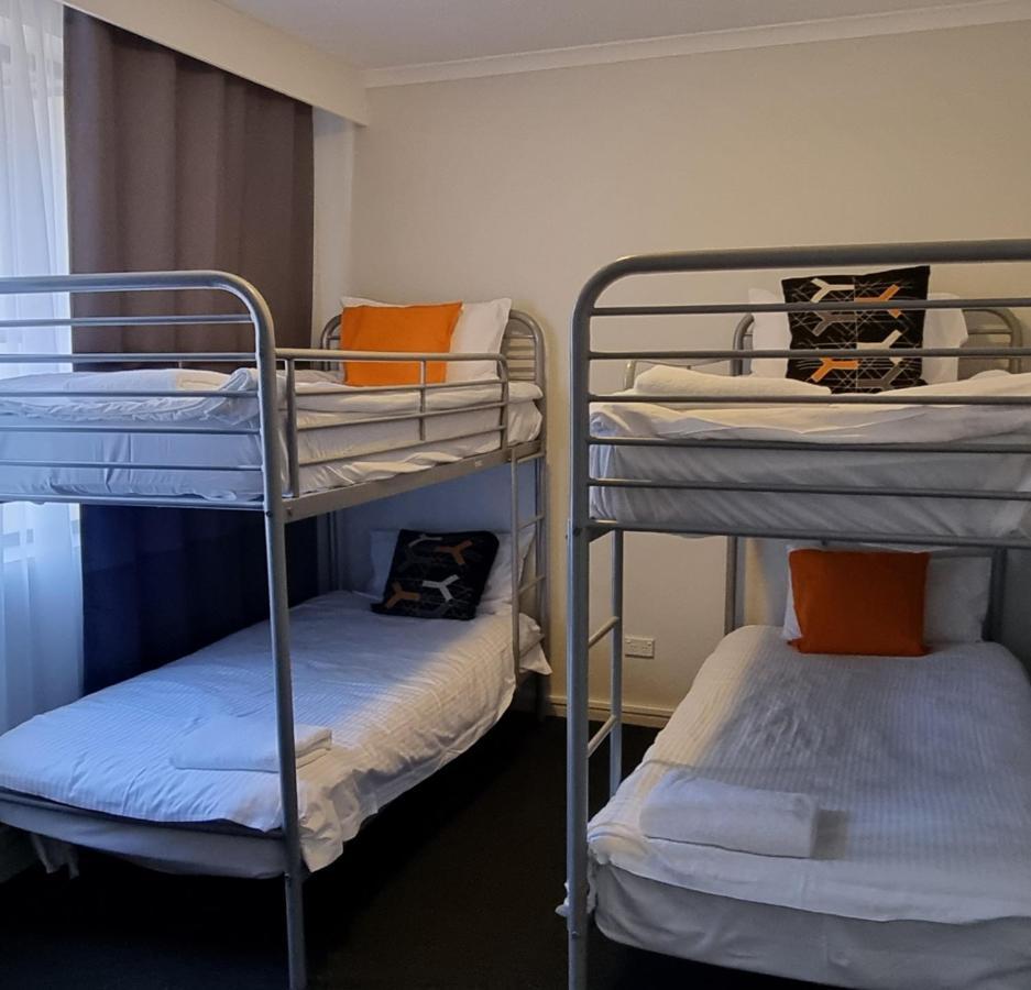 Alpha Hotel Canberra Extérieur photo