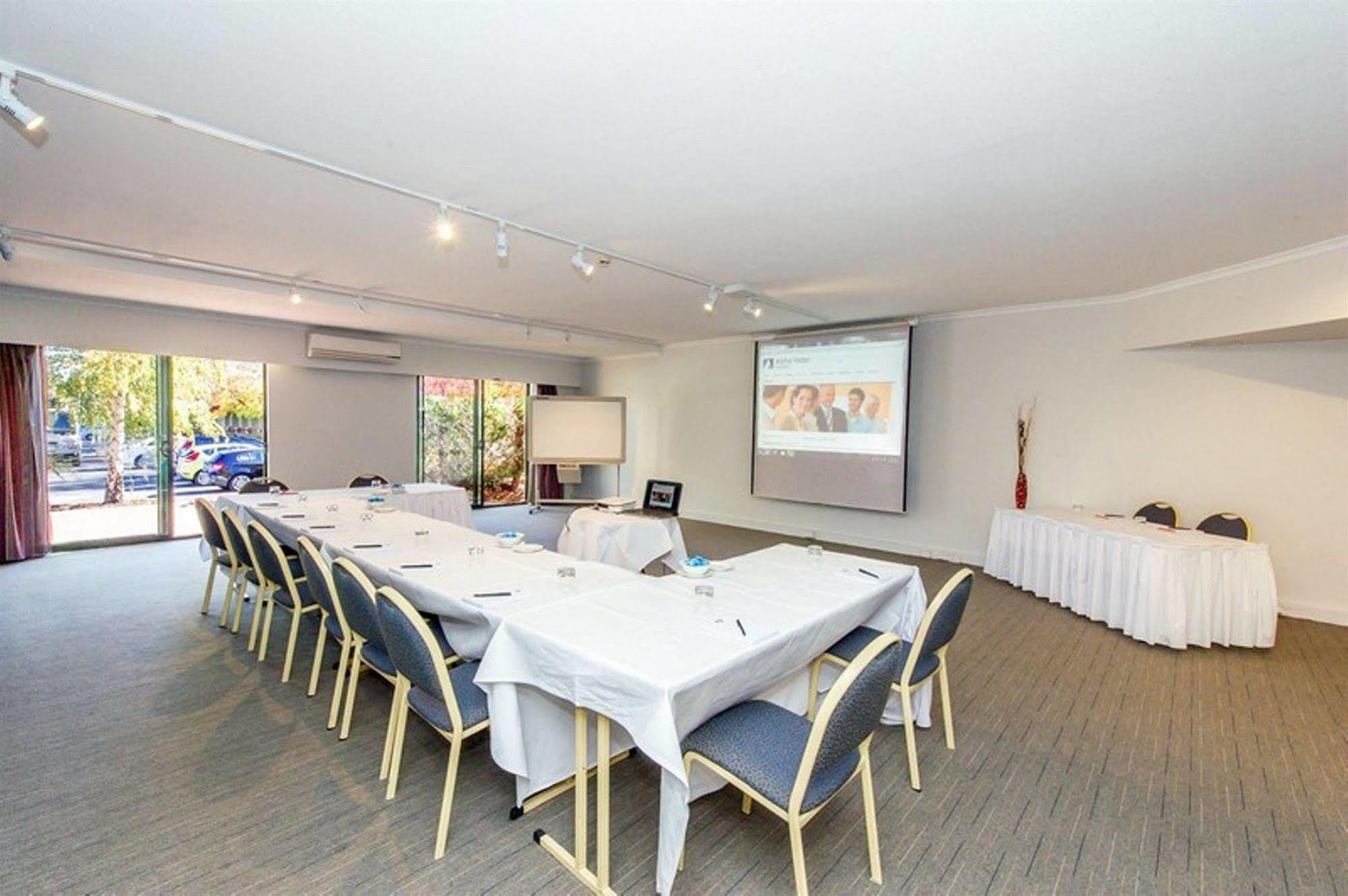 Alpha Hotel Canberra Extérieur photo