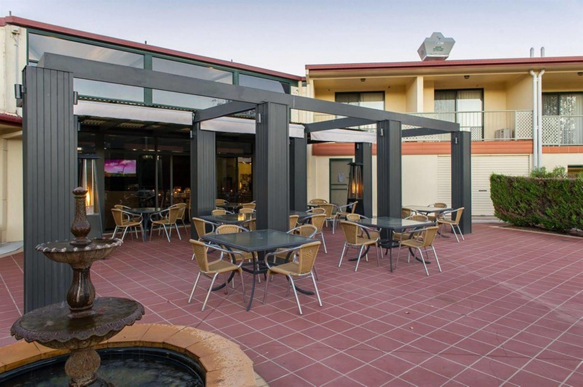 Alpha Hotel Canberra Extérieur photo