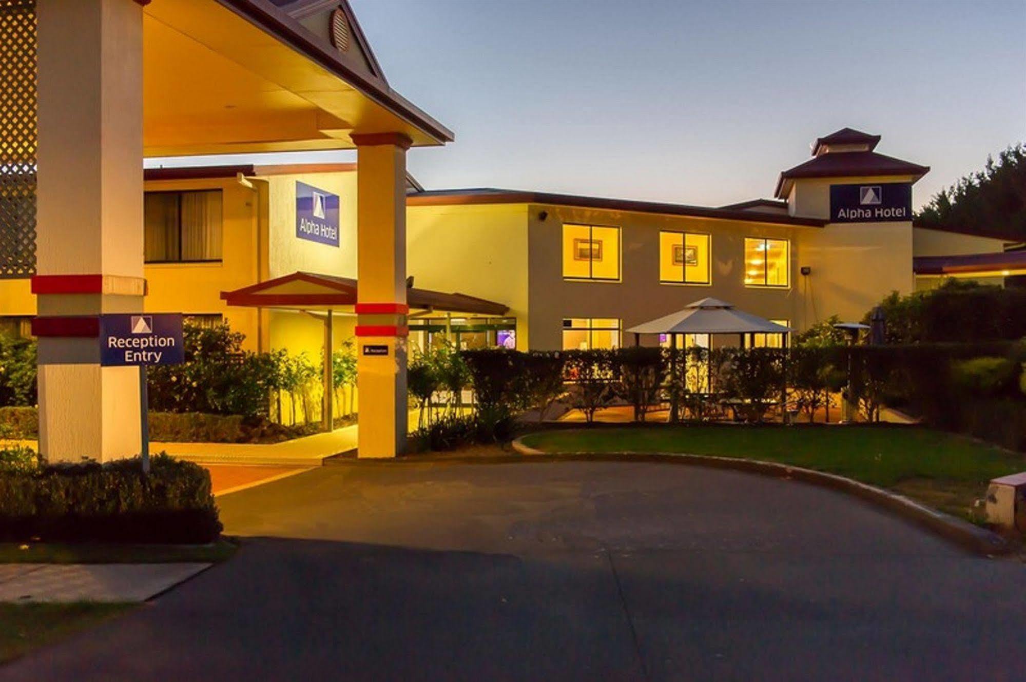 Alpha Hotel Canberra Extérieur photo