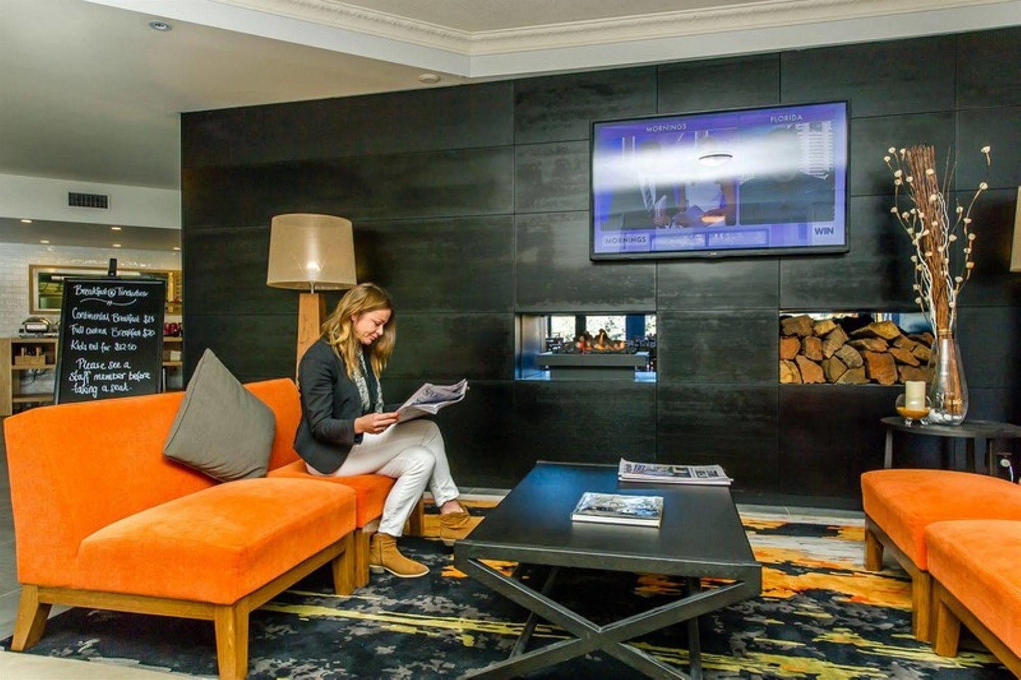 Alpha Hotel Canberra Extérieur photo