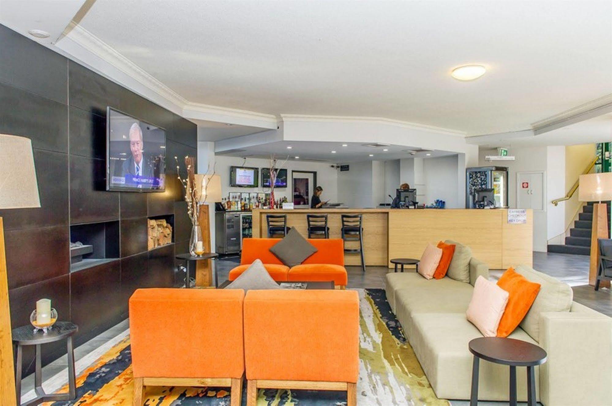 Alpha Hotel Canberra Extérieur photo