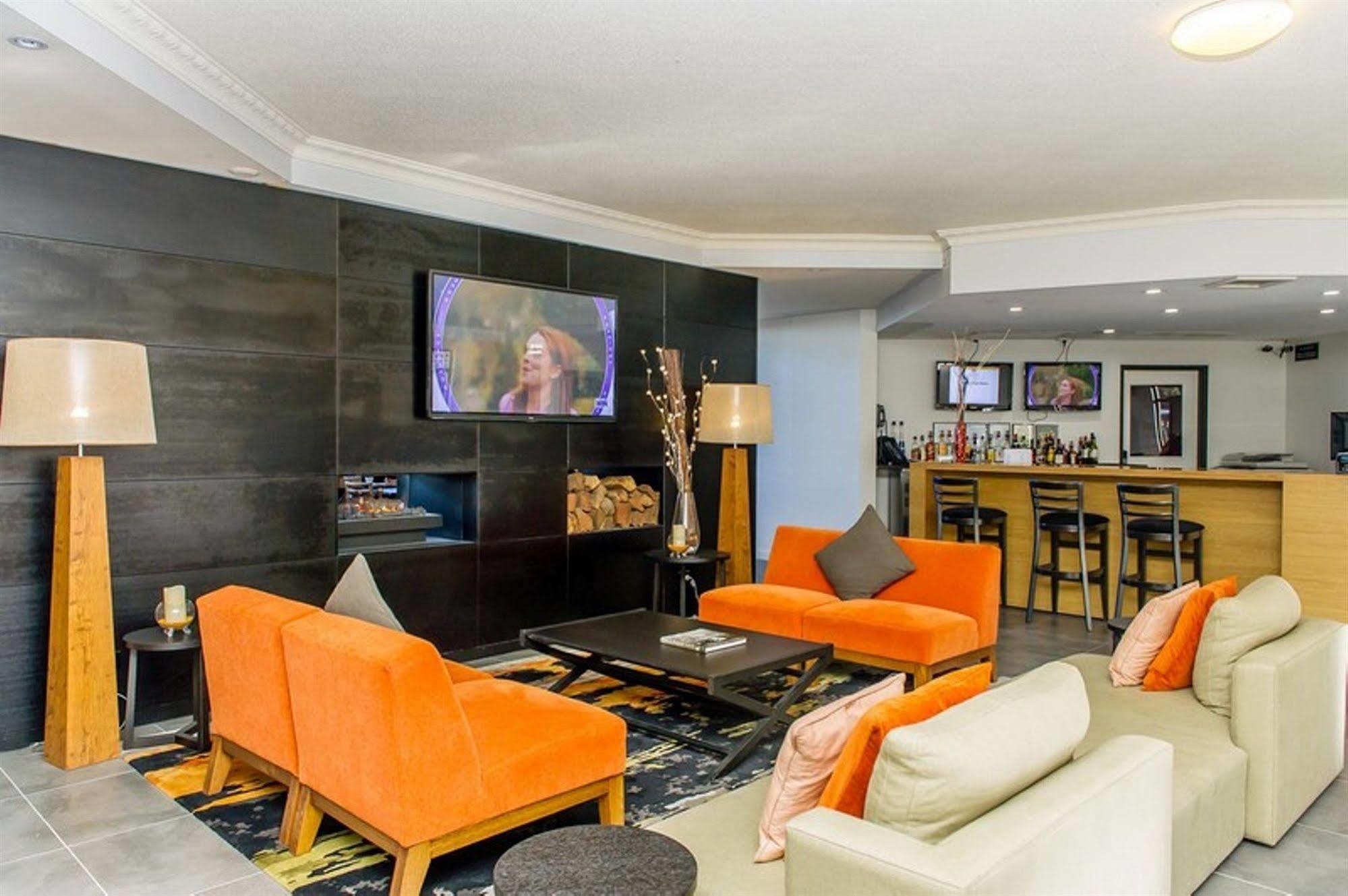 Alpha Hotel Canberra Extérieur photo