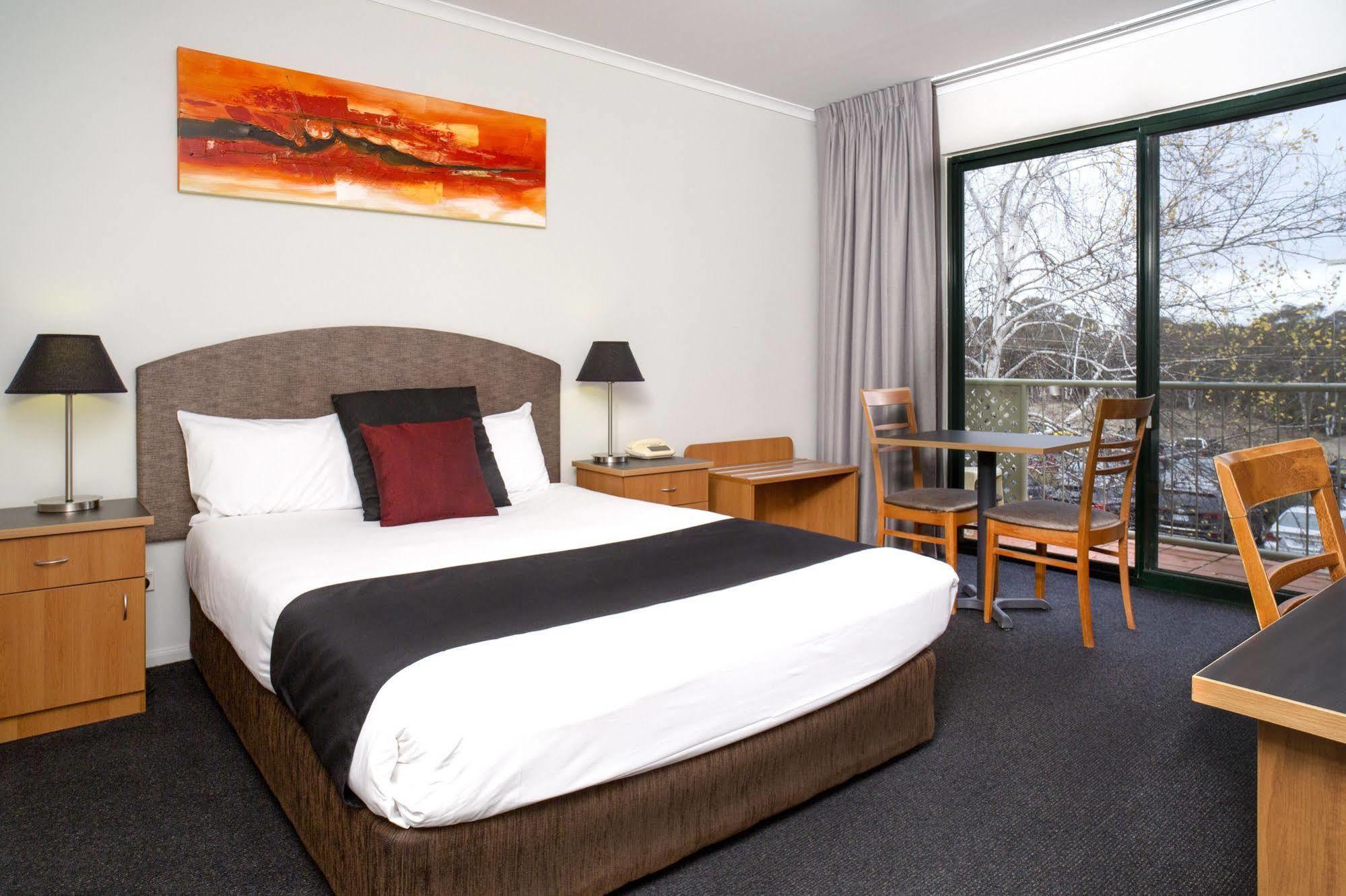 Alpha Hotel Canberra Extérieur photo