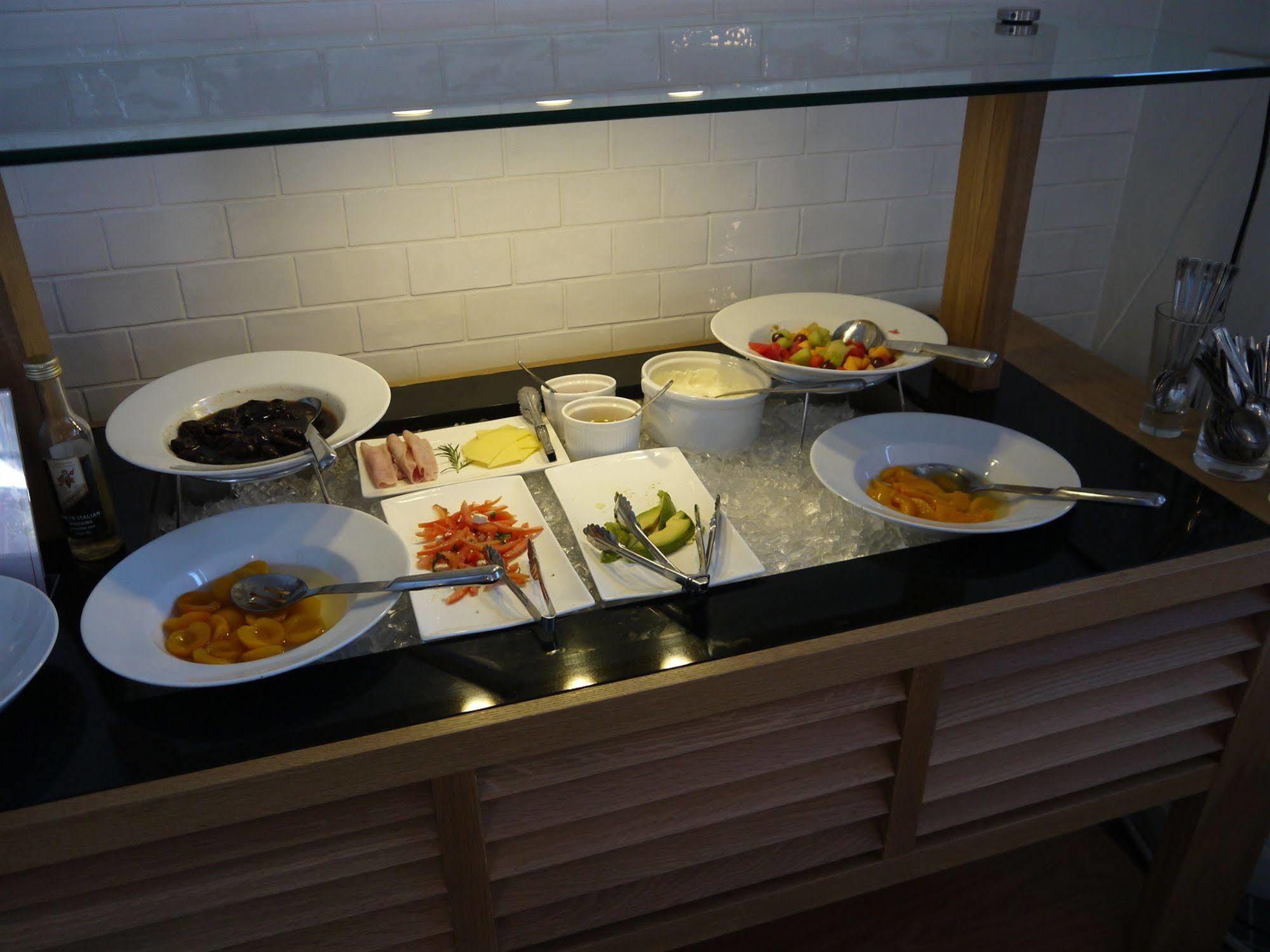 Alpha Hotel Canberra Extérieur photo